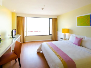 Tongtara Riverview Hotel