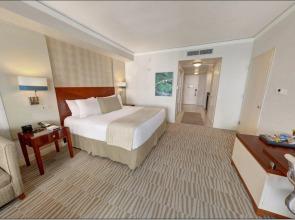 Trump International Beach Resort