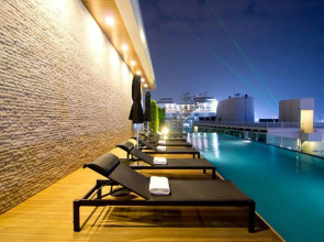 Seven Zea Chic Hotel