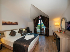 S3 Seahorse Beach Club & Hotel