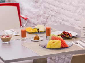 Petit Palace Lealtad Plaza