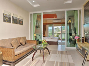 Whispering Palms Suite