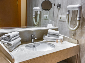 Отель Reina Cristina