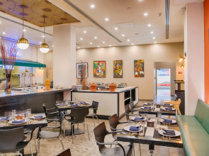 Fairway Colombo - Sri Lanka's First Hotel With Robot Technology