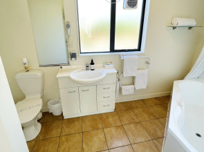 298 Westside Motor Lodge