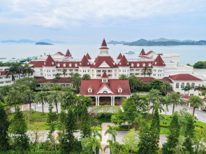 Hong Kong Disneyland Hotel