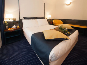 Отель IH Milano Ambasciatori