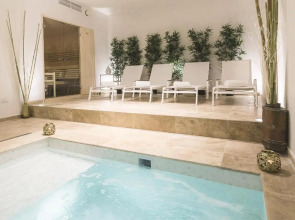 Two Pillows Boutique Hostel