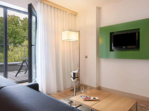 Отель Occidental Praha Five