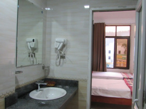 Viet Nhat Halong Hotel