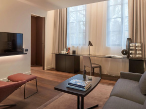 Отель Hilton Lake Como