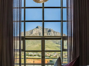 DoubleTree by Hilton Cape Town - Upper Eastside