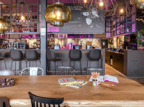 MOXY London Heathrow Airport
