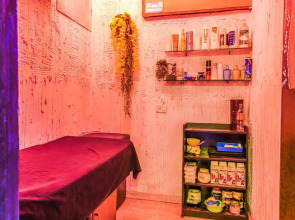 Fabhotel White Klove