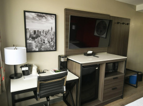 Ramada by Wyndham North Bergen