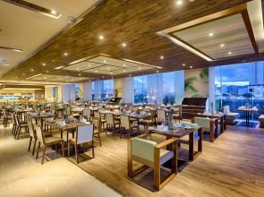 A La Carte Da Nang Beach