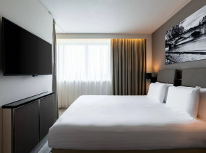 AC Porte Maillot Hotel