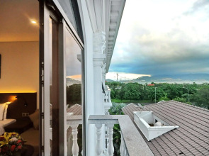 Crown Nguyen Hoang Hotel