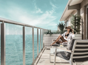 Charisma De Luxe Hotel