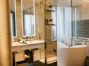 J Hotel, Shanghai Tower