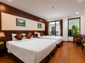 Liberty Hall Tam Coc Hotel & Villa