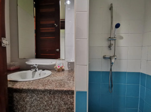 Mam Kai Bae Beach Resort