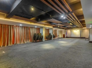 RedDoorz Plus @ Jones Avenue Cebu