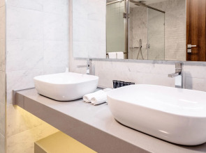 AX The Victoria Hotel