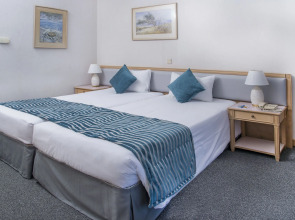 Palm Beach Hotel & Bungalows