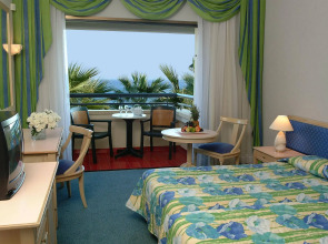 Palm Beach Hotel & Bungalows