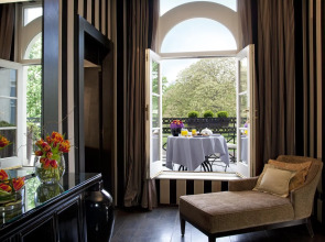 60 Hyde Park Gate Hotel