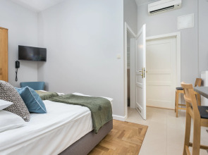 Venetian House Market Square Aparthotel