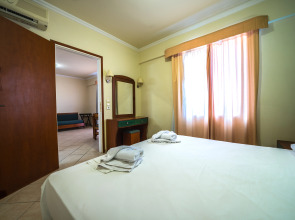 Porto Kalamaki Hotel