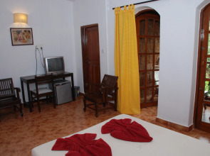 Sea Breeze Beach Resort Candolim