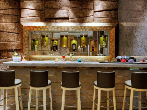 Niranta Airport Transit Hotel & Lounge Terminal 2 Arrivals