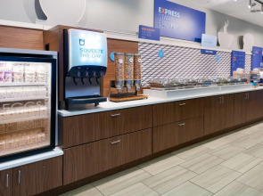 Holiday Inn Express & Suites Nearest Universal Orlando by IHG