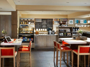 The Anza - A Calabasas Hotel