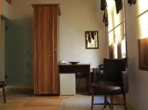 Tom Square Boutique Hotel