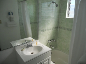 Los Angeles Adventurer All Suite Hotel at LAX