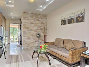 Whispering Palms Suite