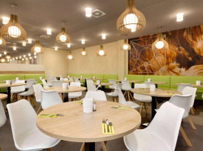 Super 8 by Wyndham Freiburg