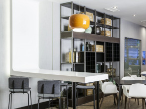 Отель Ilunion Bilbao