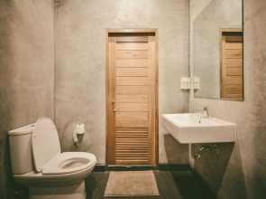 Good One Poshtel & Café Bar