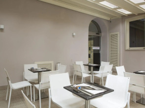 Отель The Guardian