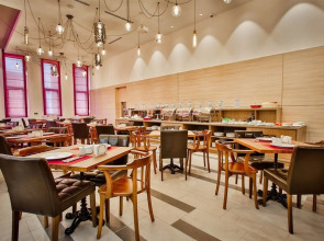 Амери Плаза