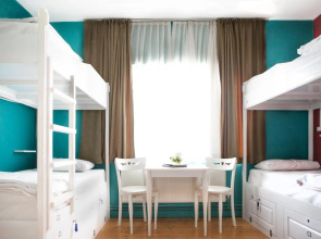 Cheers Midtown Hostel