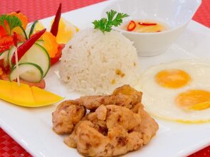 Townhouse OAK Makati Manila Near PNR Pasay Evangelista formerly VIP Suites