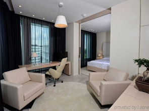 Sound Garden Hotel Airport