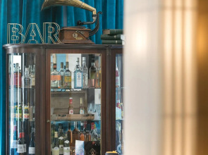 The Jay Hotel by HappyCulture