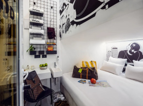 Wom Allenby Pod Hotel